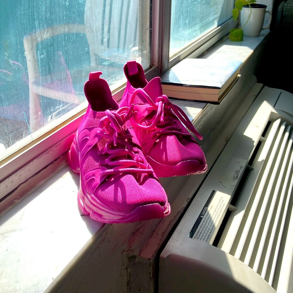 Pink Sneakers Just Fab

.